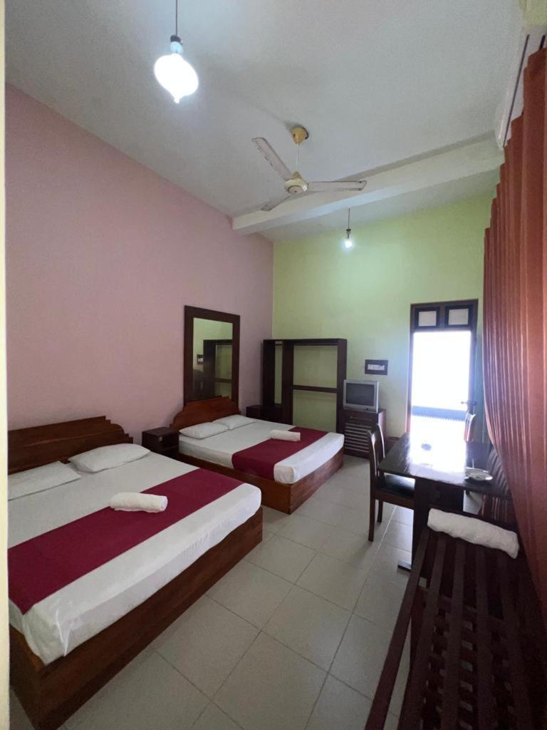 The Triangle Hotel Anuradhapura Rom bilde