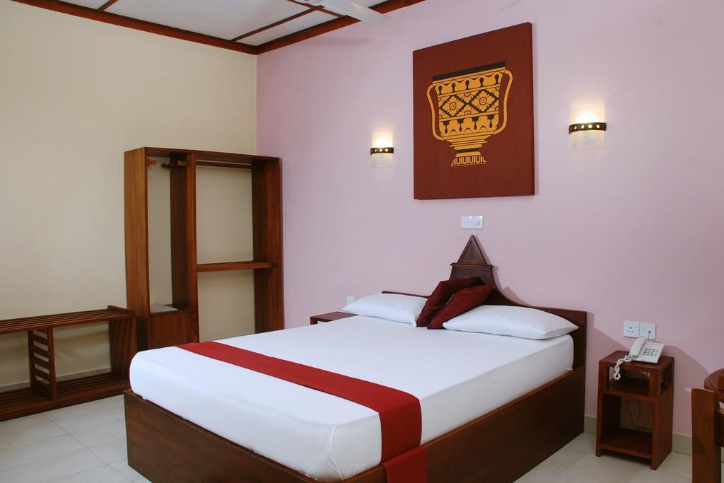 The Triangle Hotel Anuradhapura Eksteriør bilde