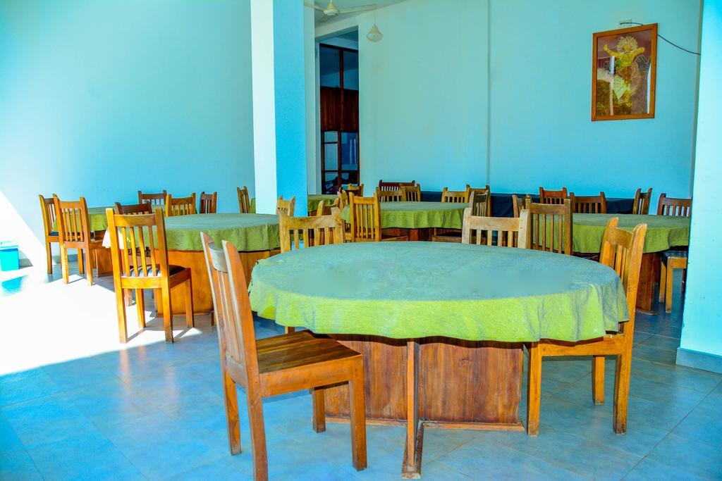 The Triangle Hotel Anuradhapura Eksteriør bilde